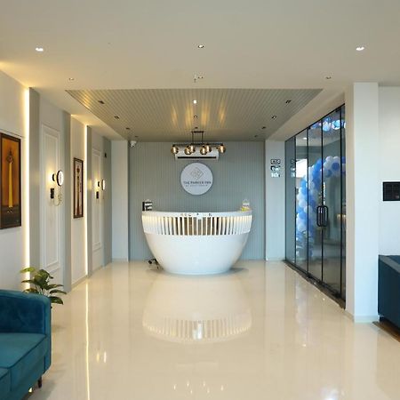 Hotel The Parker Inn By Kbnt Group Surat Esterno foto