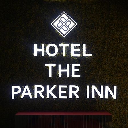 Hotel The Parker Inn By Kbnt Group Surat Esterno foto
