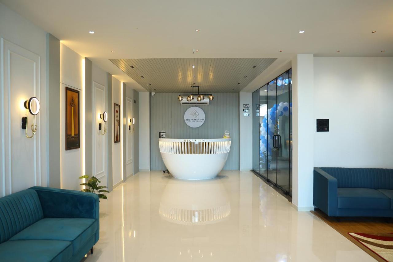Hotel The Parker Inn By Kbnt Group Surat Esterno foto