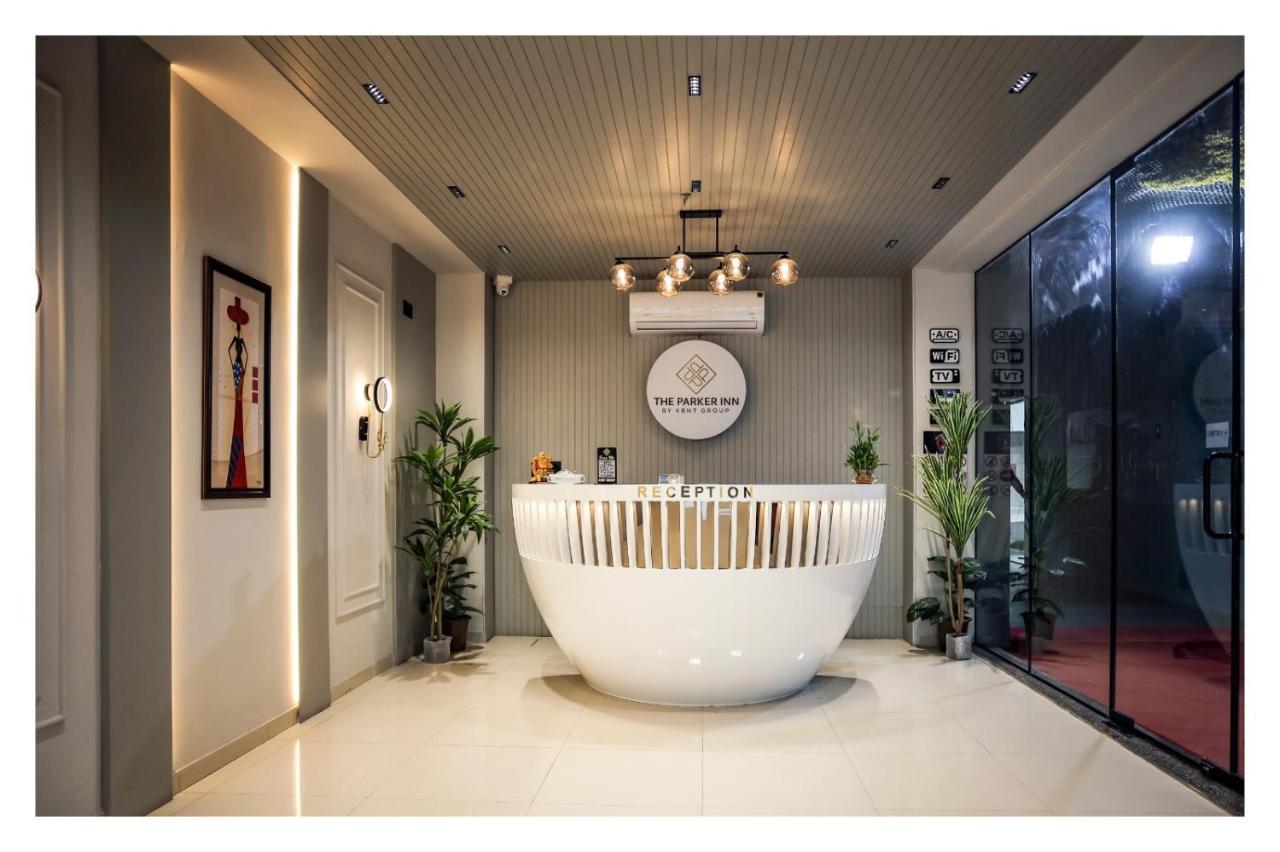 Hotel The Parker Inn By Kbnt Group Surat Esterno foto