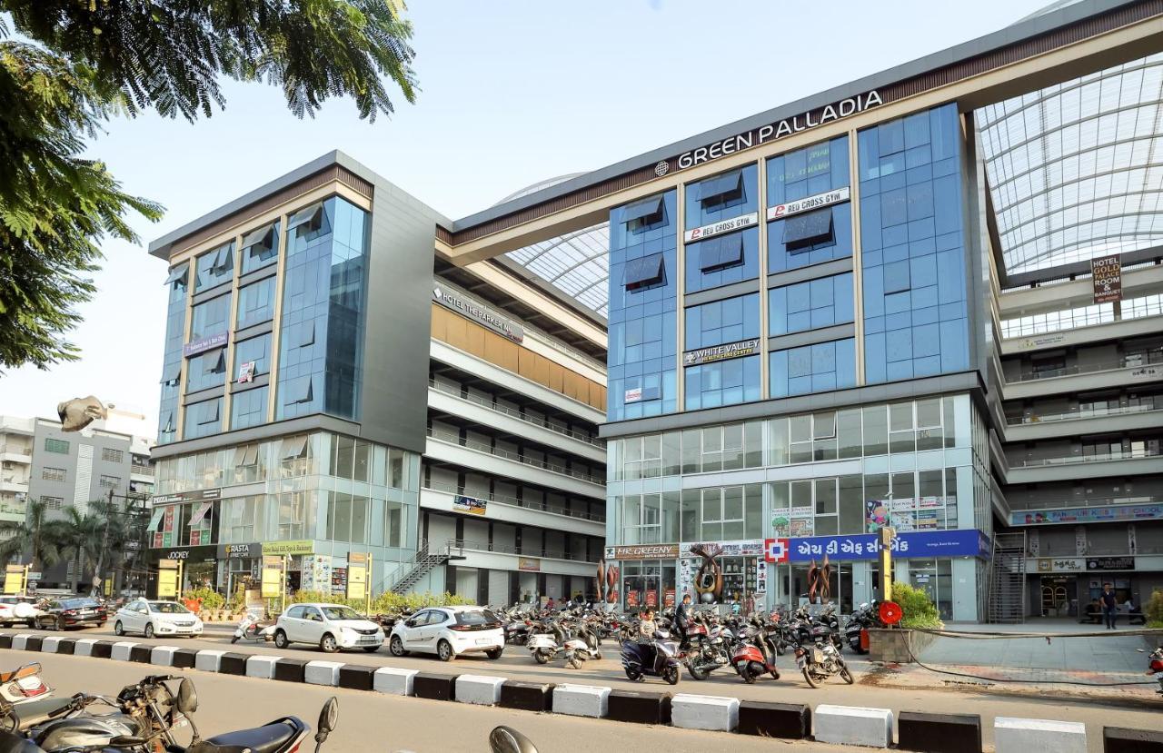 Hotel The Parker Inn By Kbnt Group Surat Esterno foto
