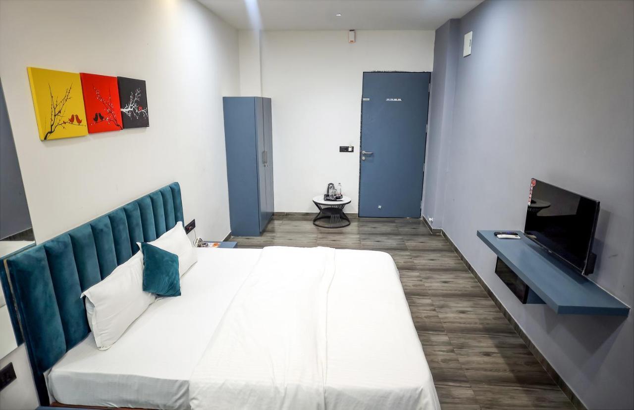 Hotel The Parker Inn By Kbnt Group Surat Esterno foto