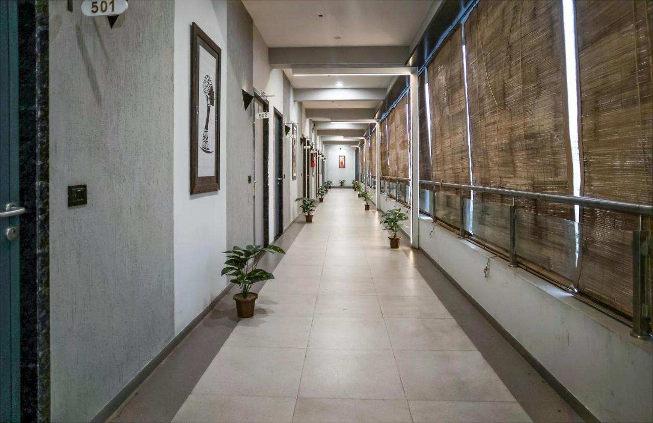 Hotel The Parker Inn By Kbnt Group Surat Esterno foto