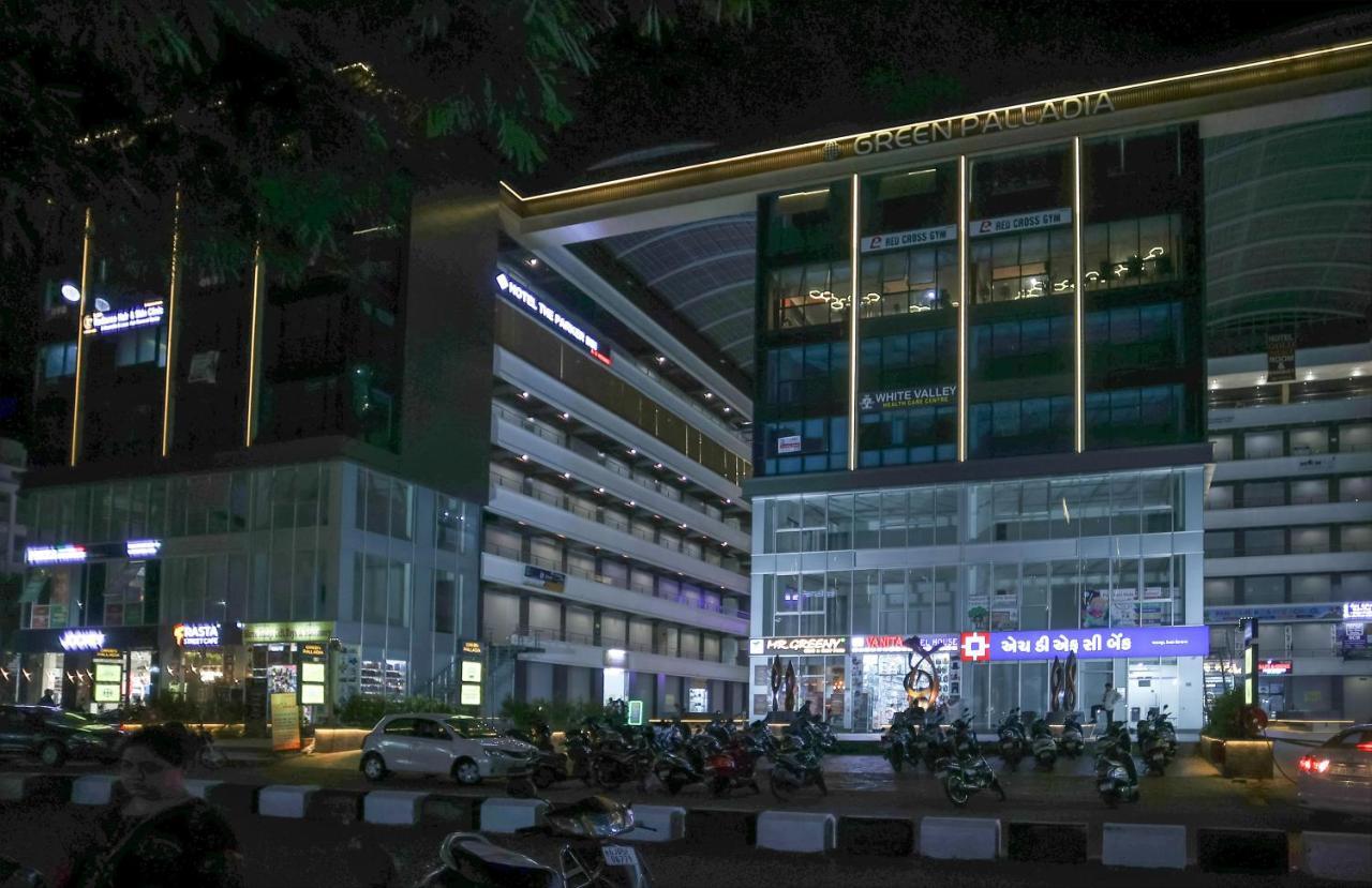 Hotel The Parker Inn By Kbnt Group Surat Esterno foto