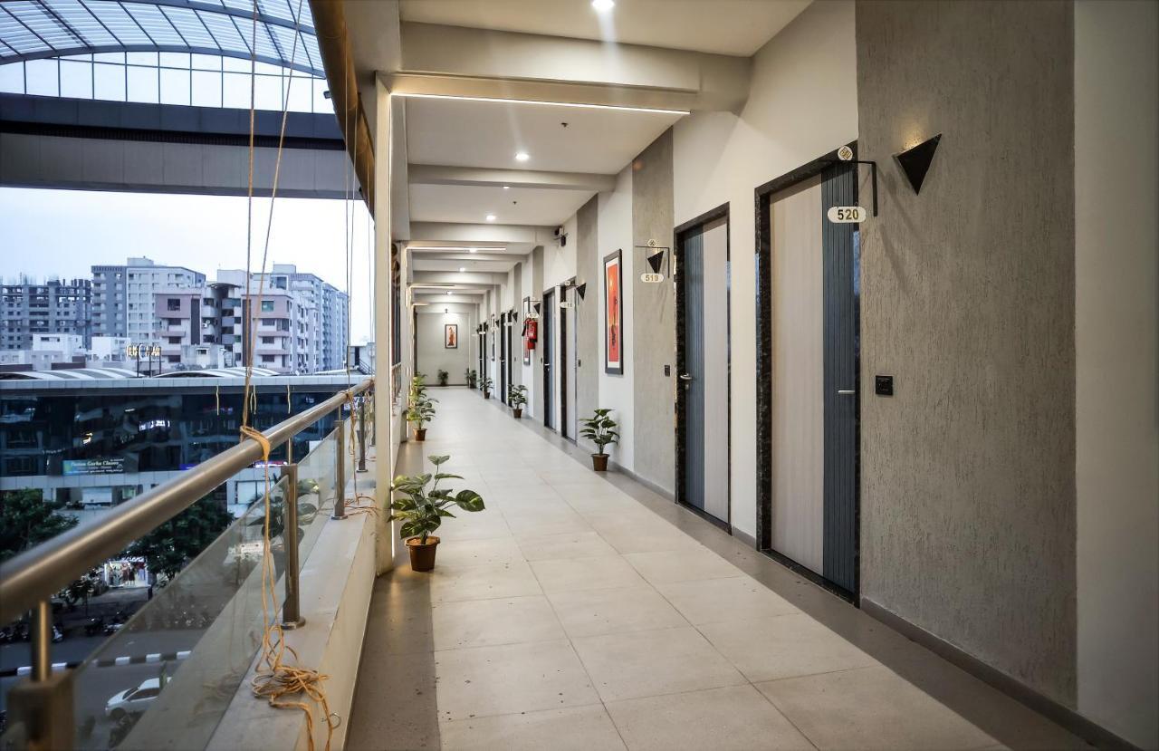 Hotel The Parker Inn By Kbnt Group Surat Esterno foto