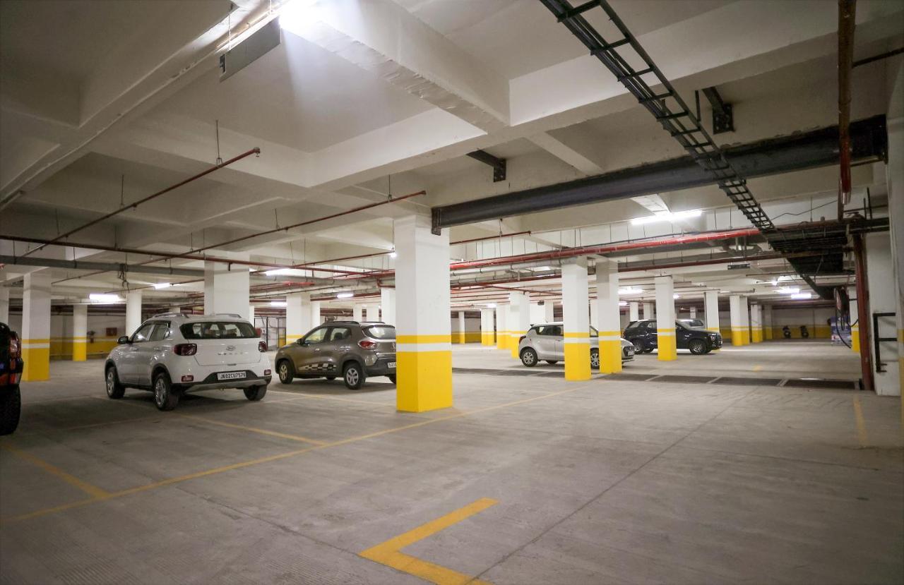 Hotel The Parker Inn By Kbnt Group Surat Esterno foto