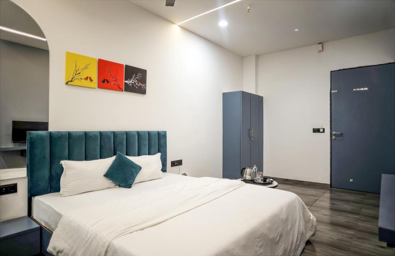 Hotel The Parker Inn By Kbnt Group Surat Esterno foto