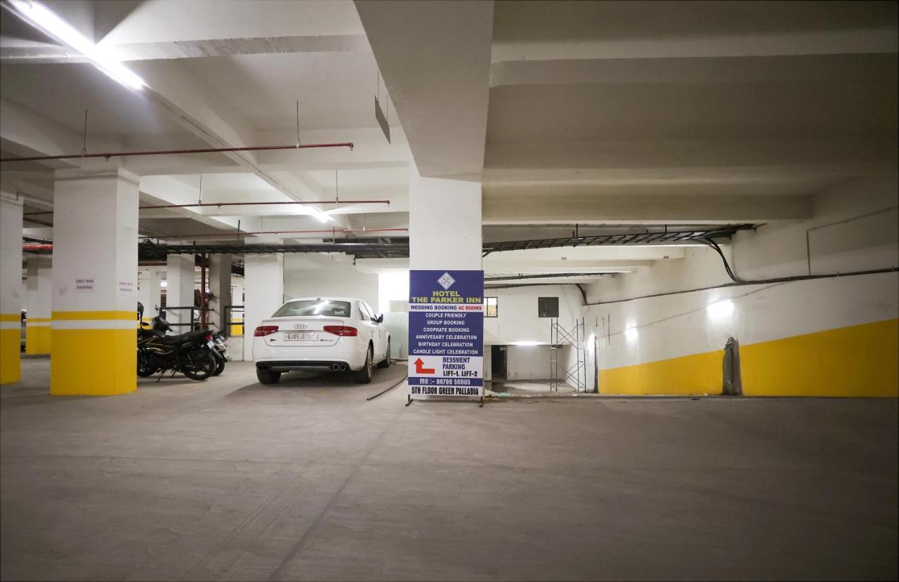 Hotel The Parker Inn By Kbnt Group Surat Esterno foto