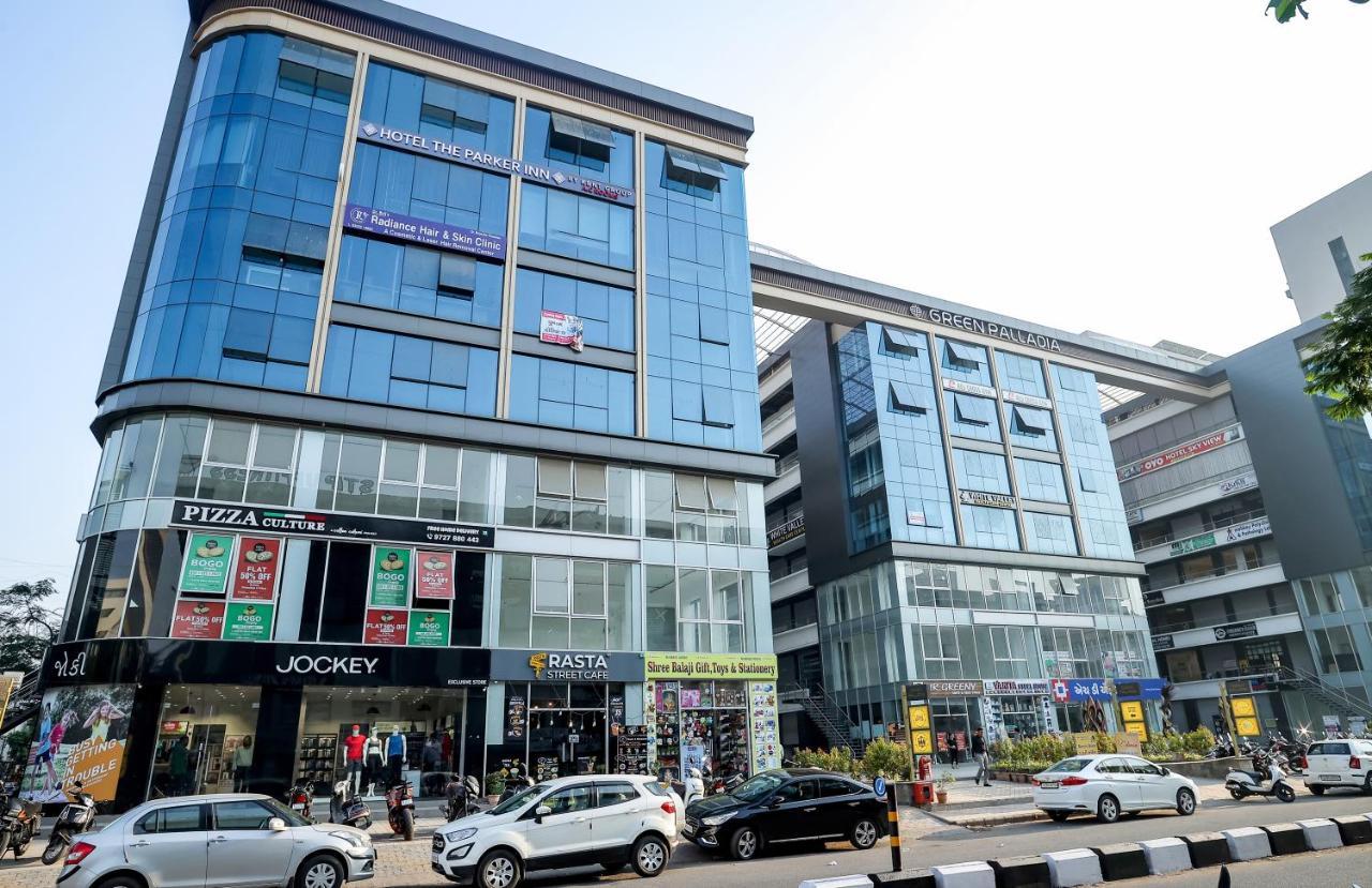 Hotel The Parker Inn By Kbnt Group Surat Esterno foto
