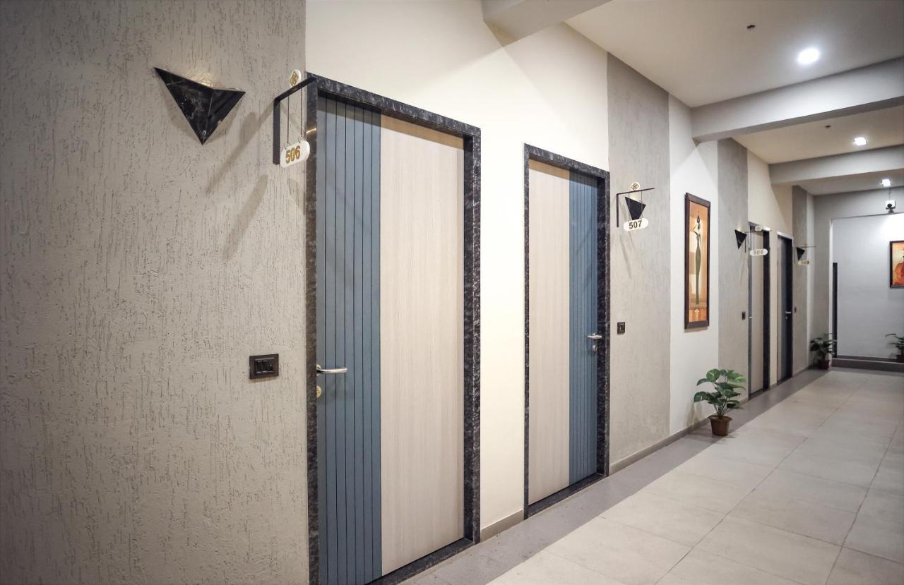 Hotel The Parker Inn By Kbnt Group Surat Esterno foto