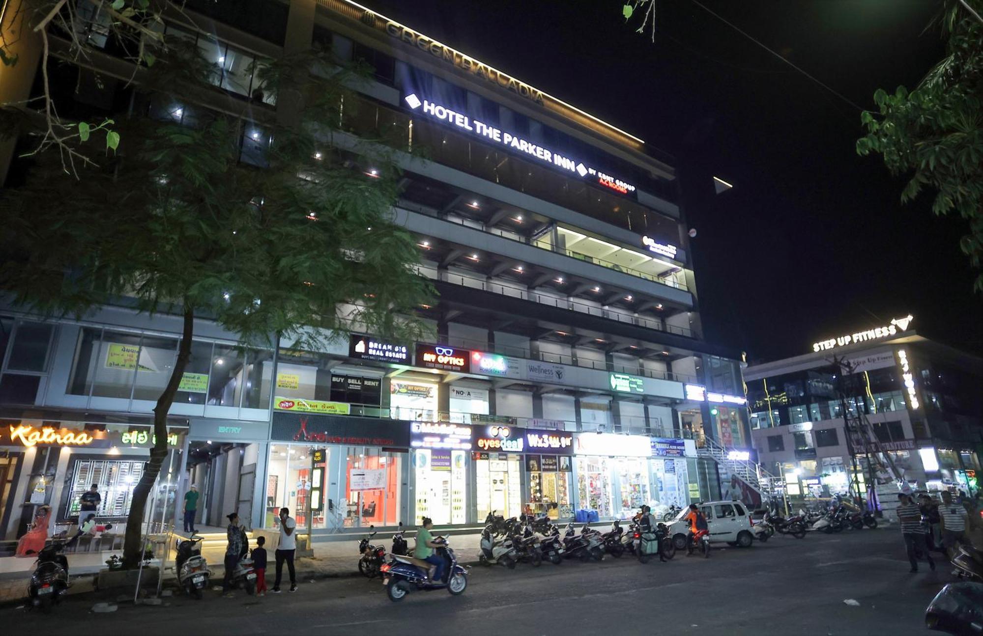 Hotel The Parker Inn By Kbnt Group Surat Esterno foto
