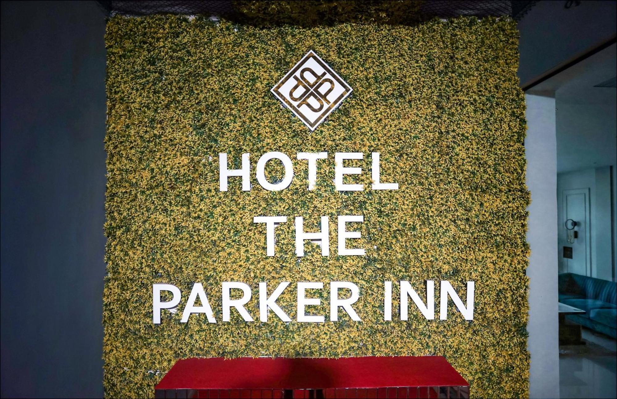 Hotel The Parker Inn By Kbnt Group Surat Esterno foto
